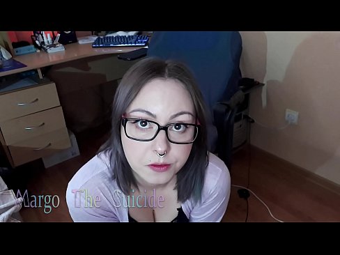 ❤️ Seksi djevojka s naočalama duboko siše dildo na kameri ❤️❌ Porno na hr.pornoxlxx.ru ❌❤